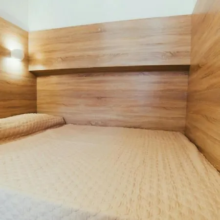 On Kulisha 29 -mini Economy In The Part Of Apartamento Leópolis